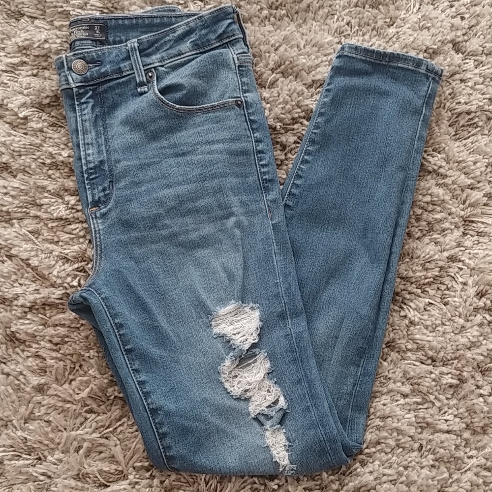 โSOLDโA&F Hi-Rise Ripped Jeans - Picture 1 of 6